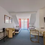 Pension in Dresden, Zimmer mit eigenem Bad und Kochmöglichkeit
