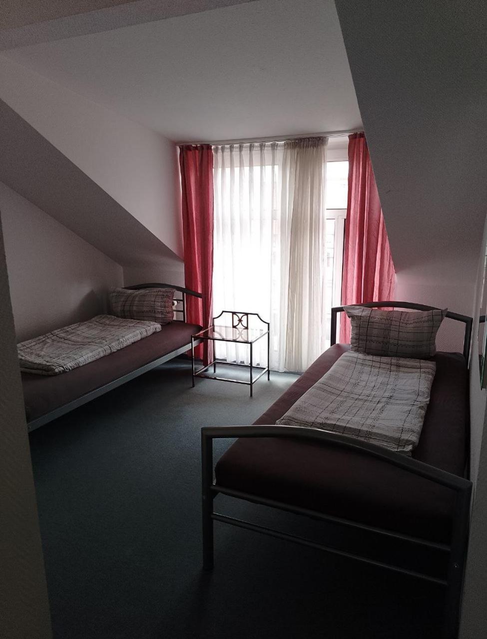 In Dresden, Mit Eigenem Bad Und Kochmöglichkeit *
