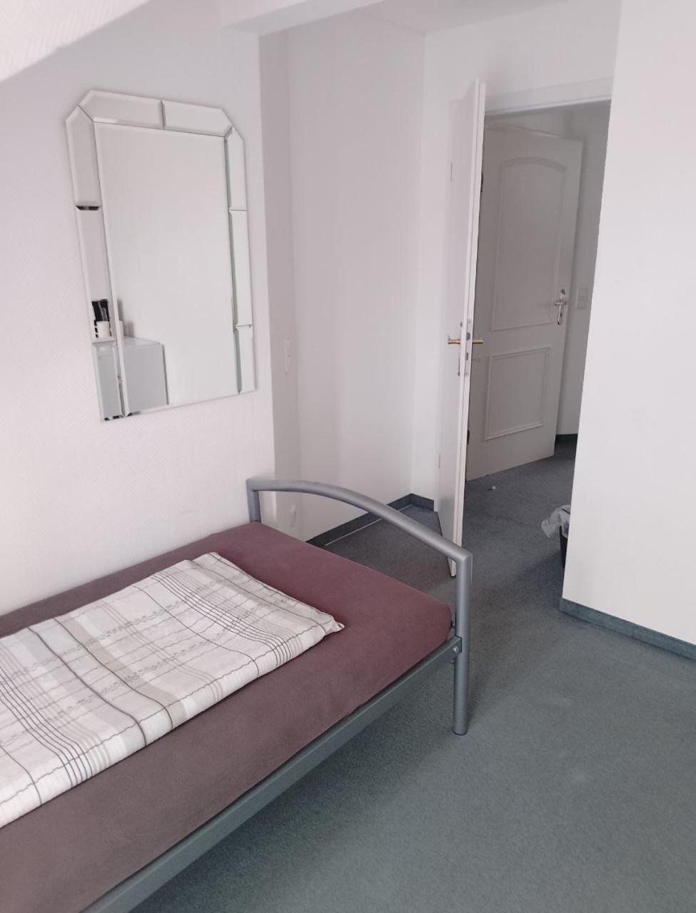 In Dresden, Mit Eigenem Bad Und Kochmöglichkeit *